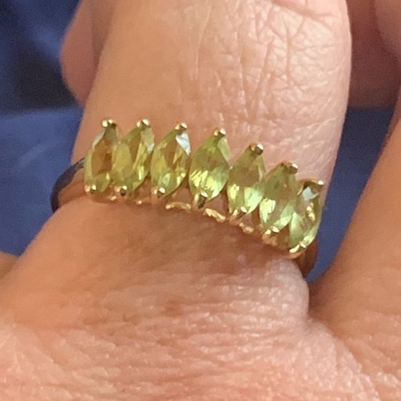10k Gold Peridot Ring Size 8.5 - Picture 8 of 9